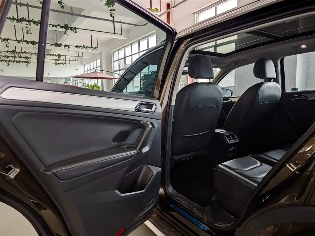 Volkswagen Tiguan L 2017 — фото 21