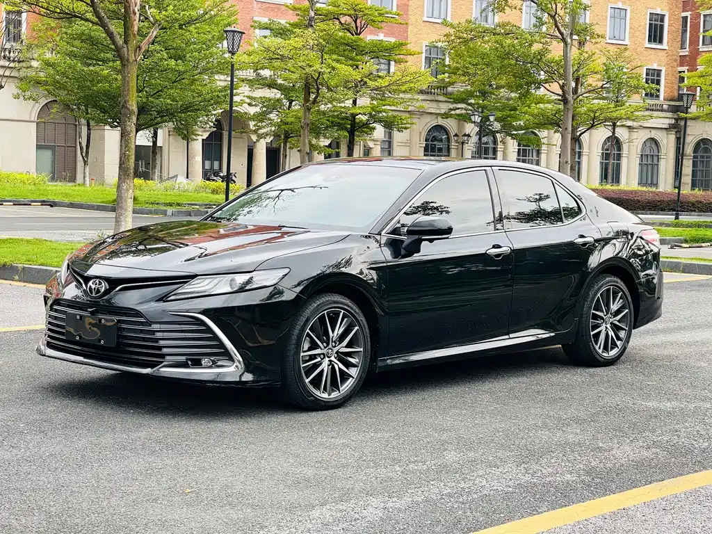Toyota Camry 2021 — фото 2
