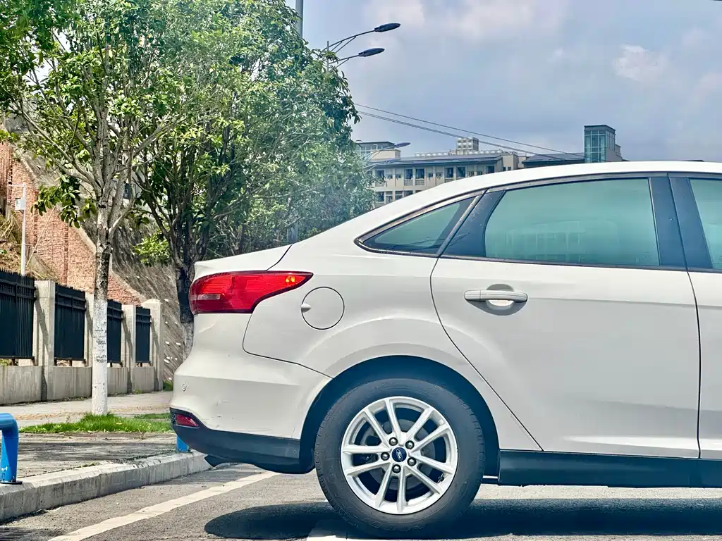 Ford Focus 2016 — фото 5