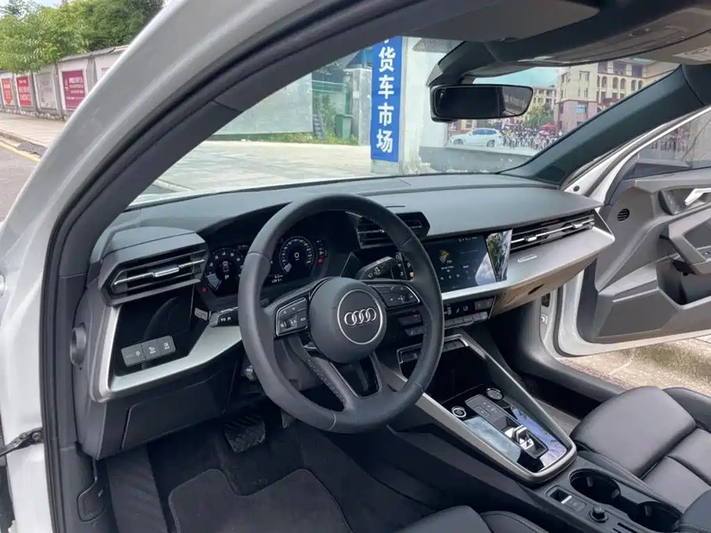 Audi A3 2023 — фото 10