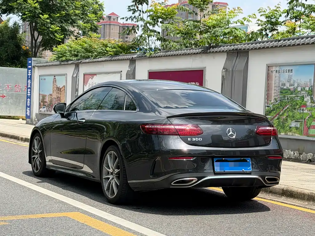 Mercedes-Benz E-Class 2022