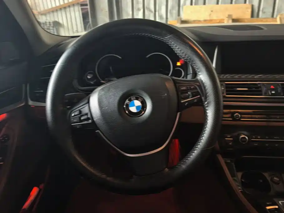 BMW 5 Series 2016 — фото 15