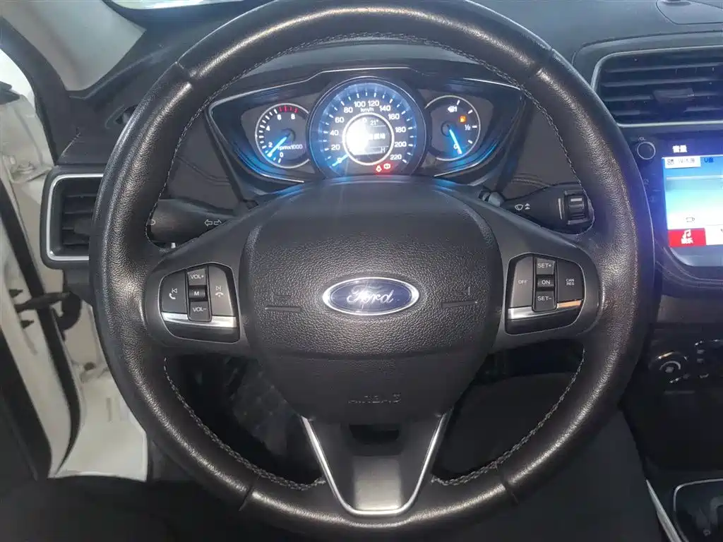 Ford Escort 2019 — фото 11