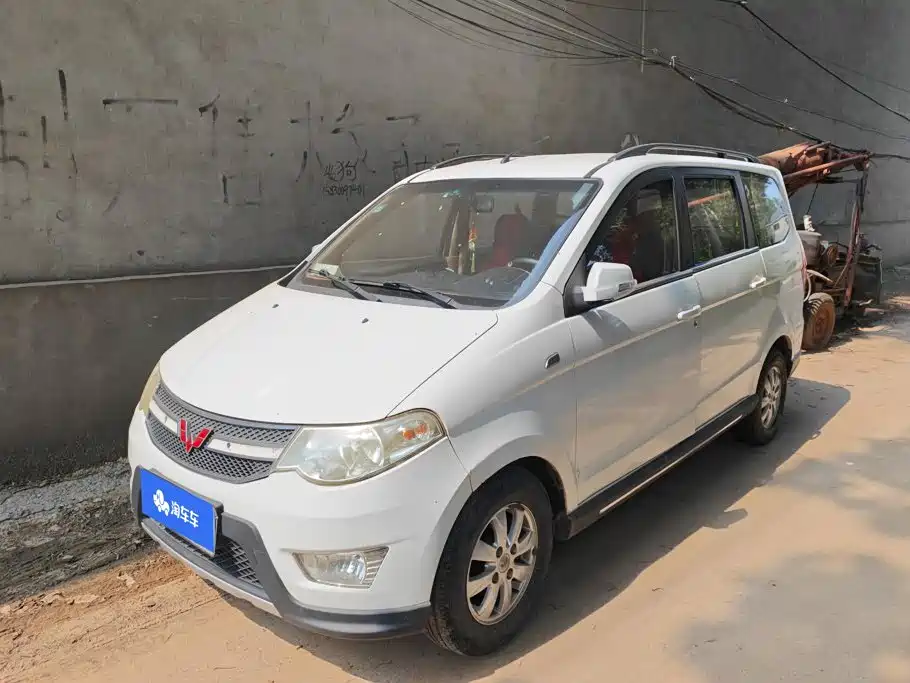 Wuling Hongguang 2015