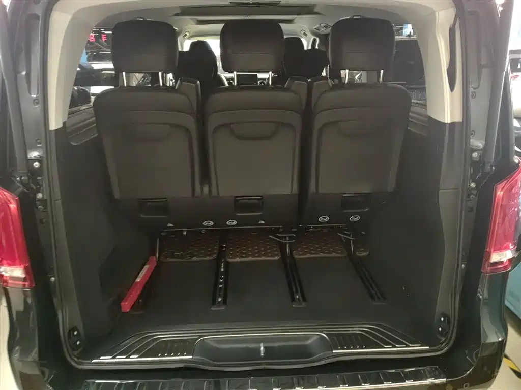 Mercedes-Benz V-Class 2020 — фото 19