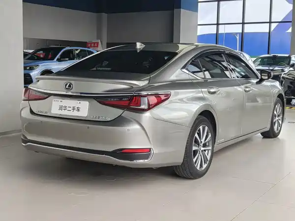 Lexus ES 2021