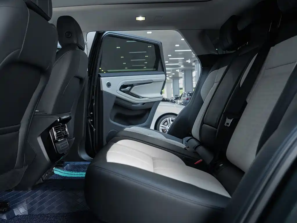 Land Rover Evoque 2023 — фото 11