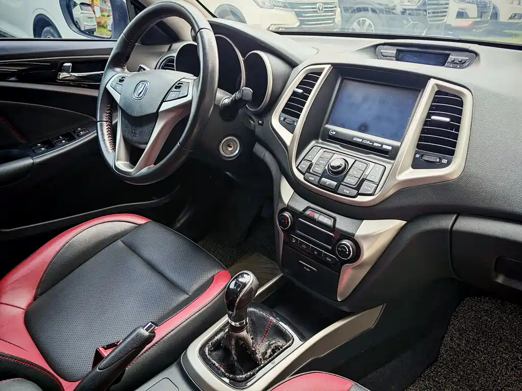 Changan Eado XT 2016 — фото 18