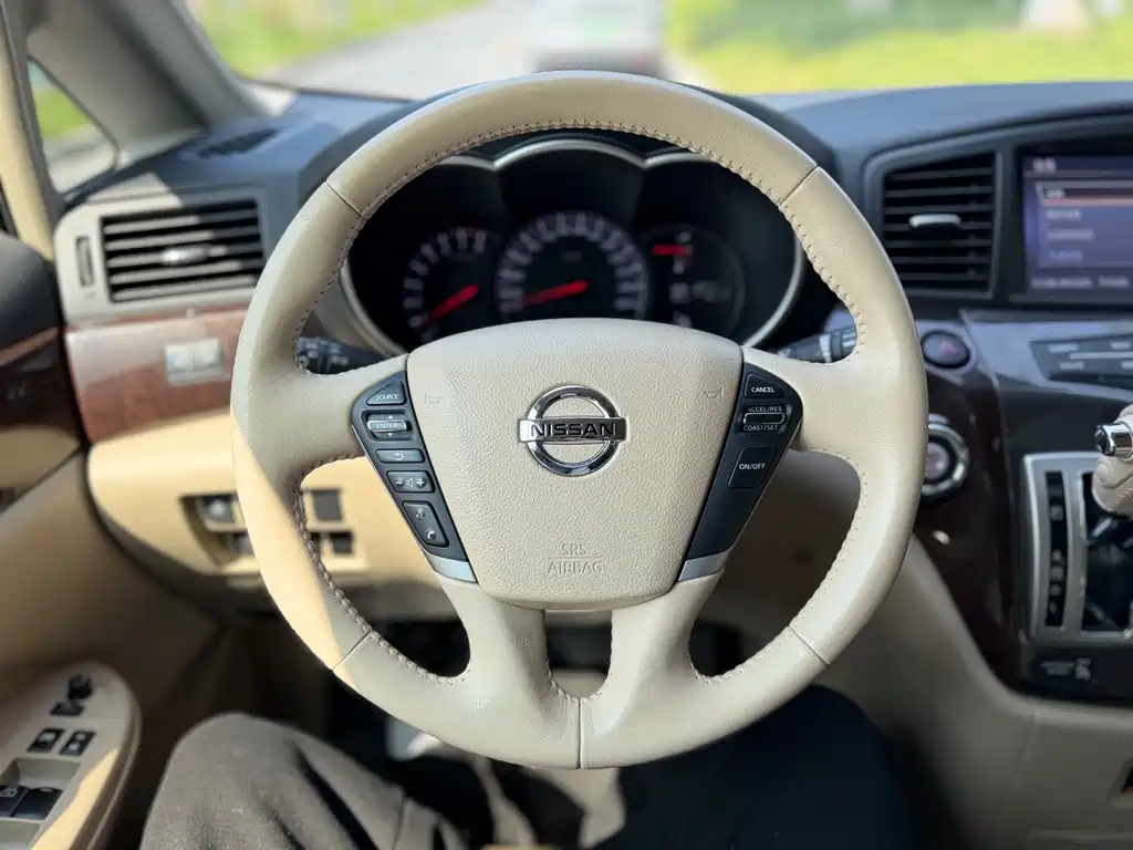 Nissan Quest 2018 — фото 33
