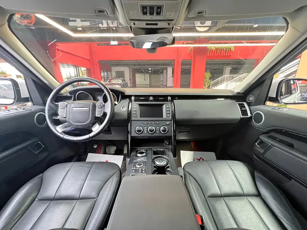 Land Rover Discovery 2018 — фото 12