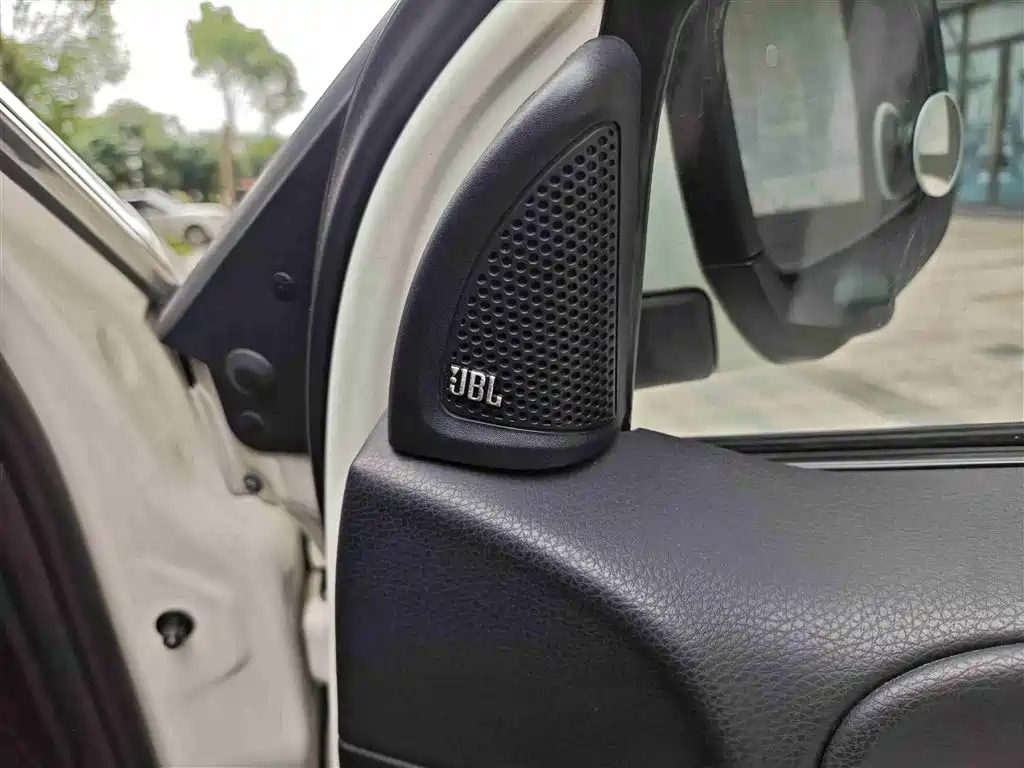Luxgen Big 7 SUV 2012 — фото 11