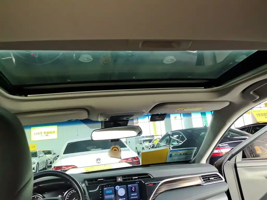 Toyota Camry 2018 — фото 14