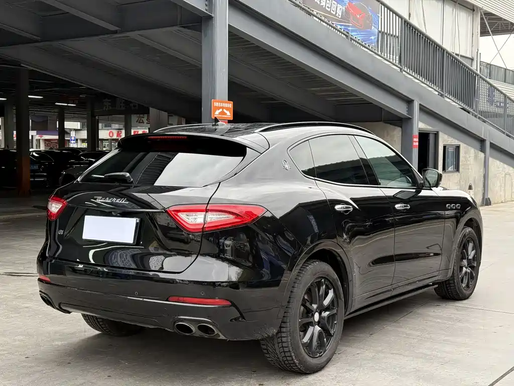 Maserati Levante 2018 — фото 12