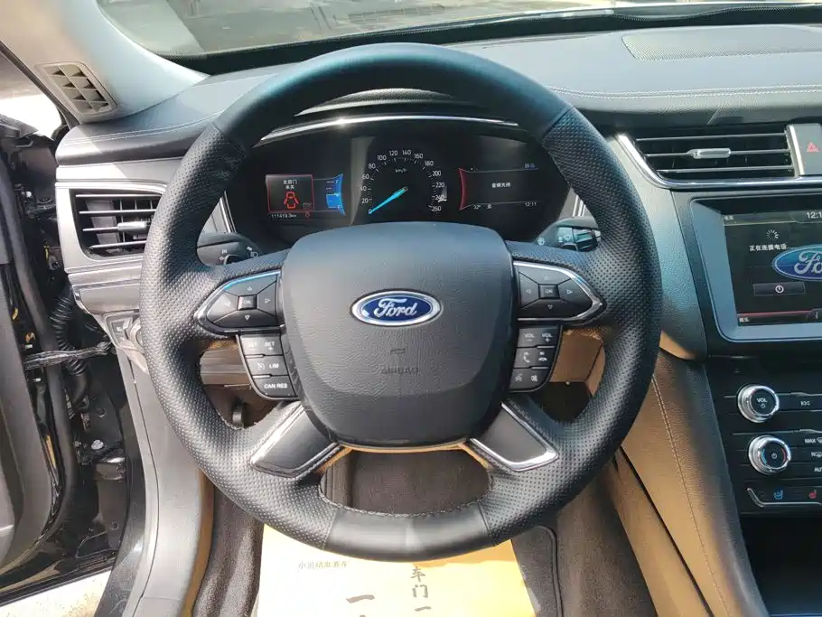 Ford Taurus 2016 — фото 15