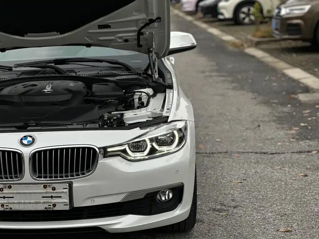 BMW 3 Series 2018 — фото 27