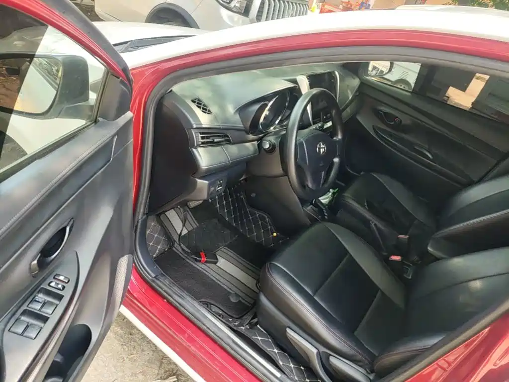 Toyota Yaris L 2020 — фото 16