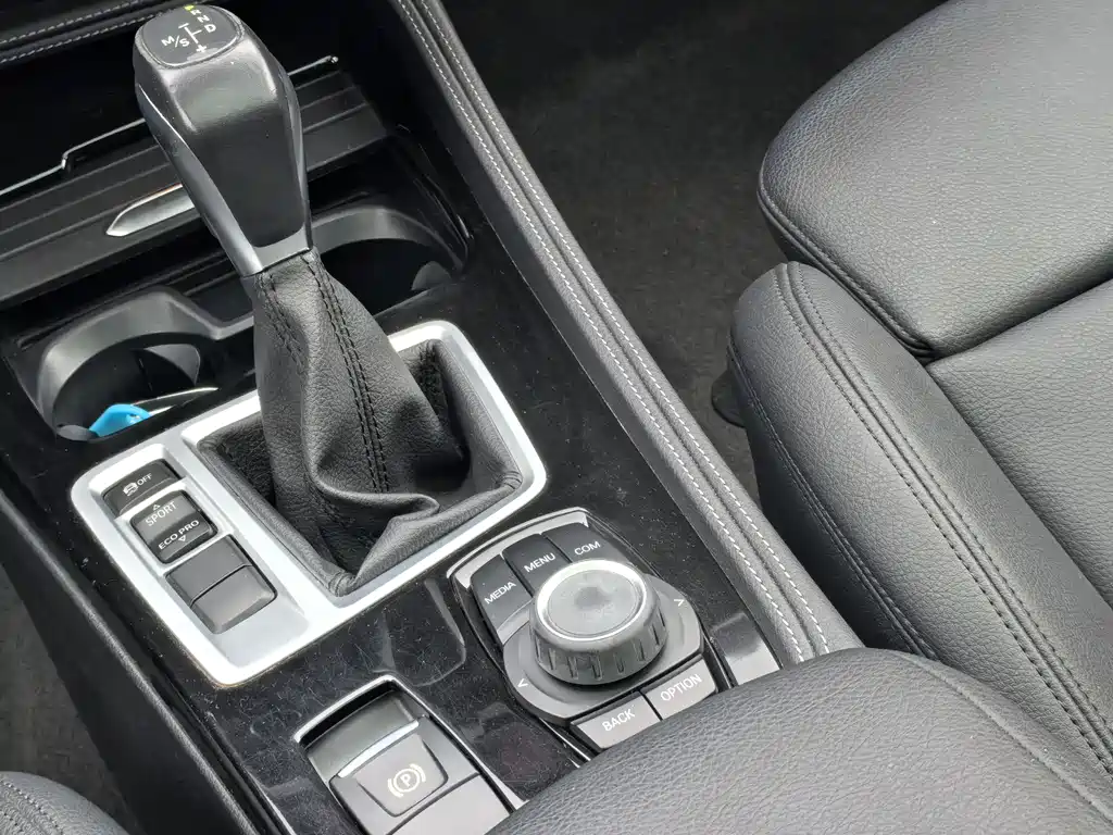BMW 1 Series 2018 — фото 12