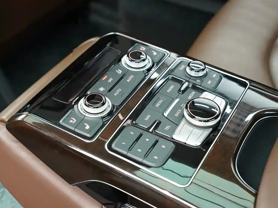 Audi A8 2016 — фото 20