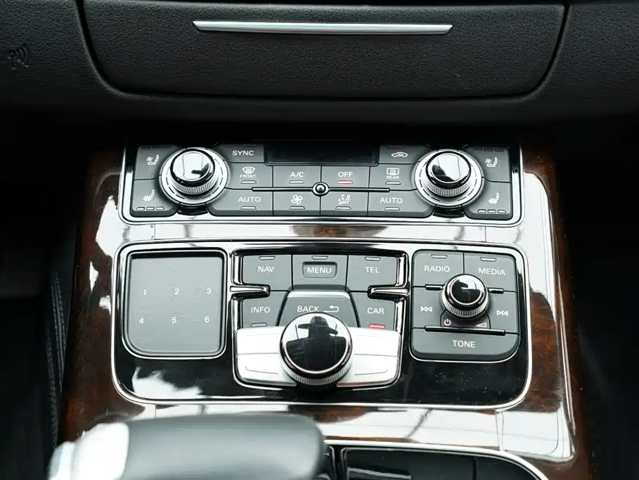 Audi A8 2016 — фото 30