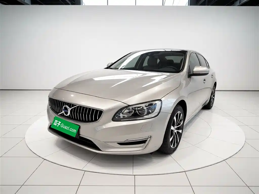 Volvo S60 2019 — фото 1
