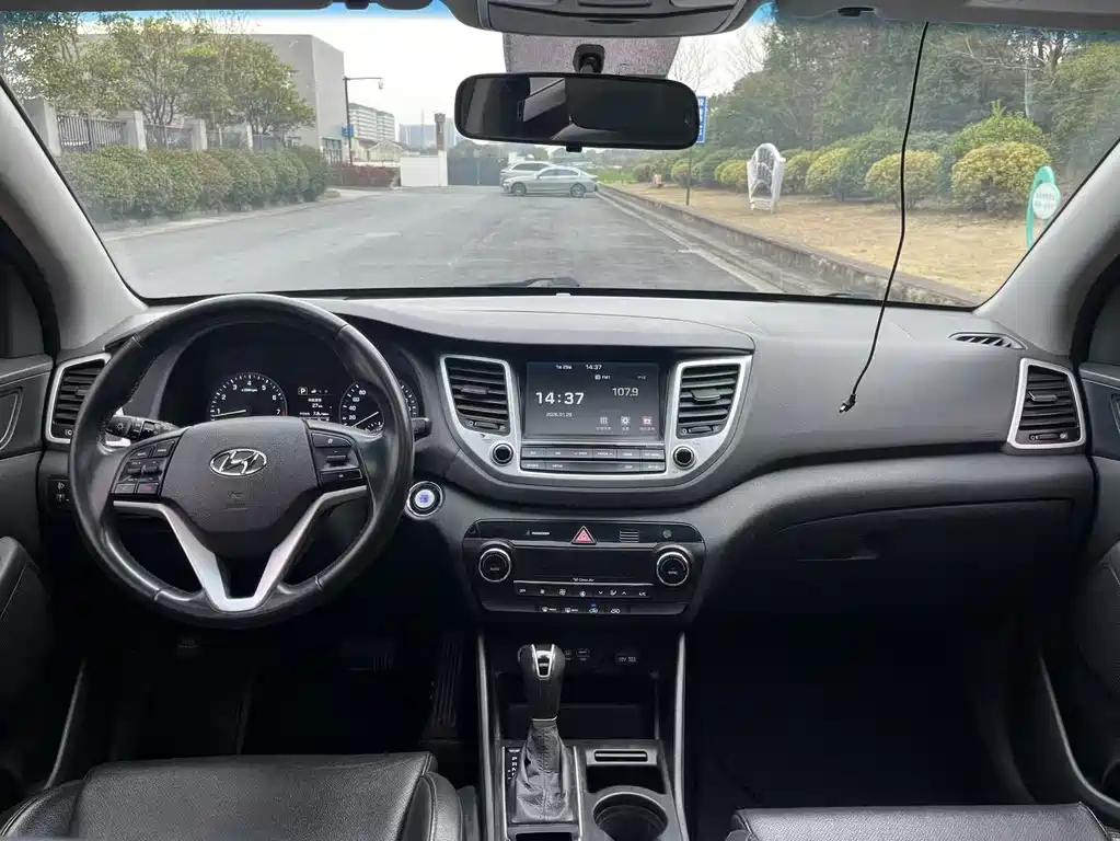 Hyundai Tucson 2017 — фото 12