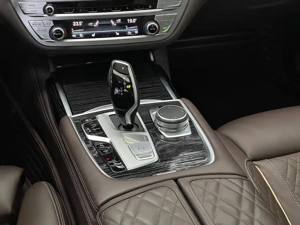BMW 7 Series 2022 — фото 18
