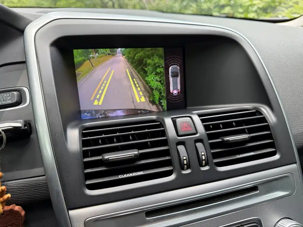 Volvo XC60 2017 — фото 14