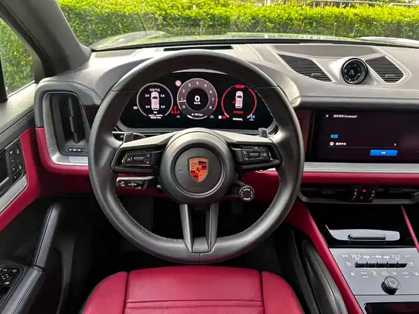Porsche Cayenne 2025