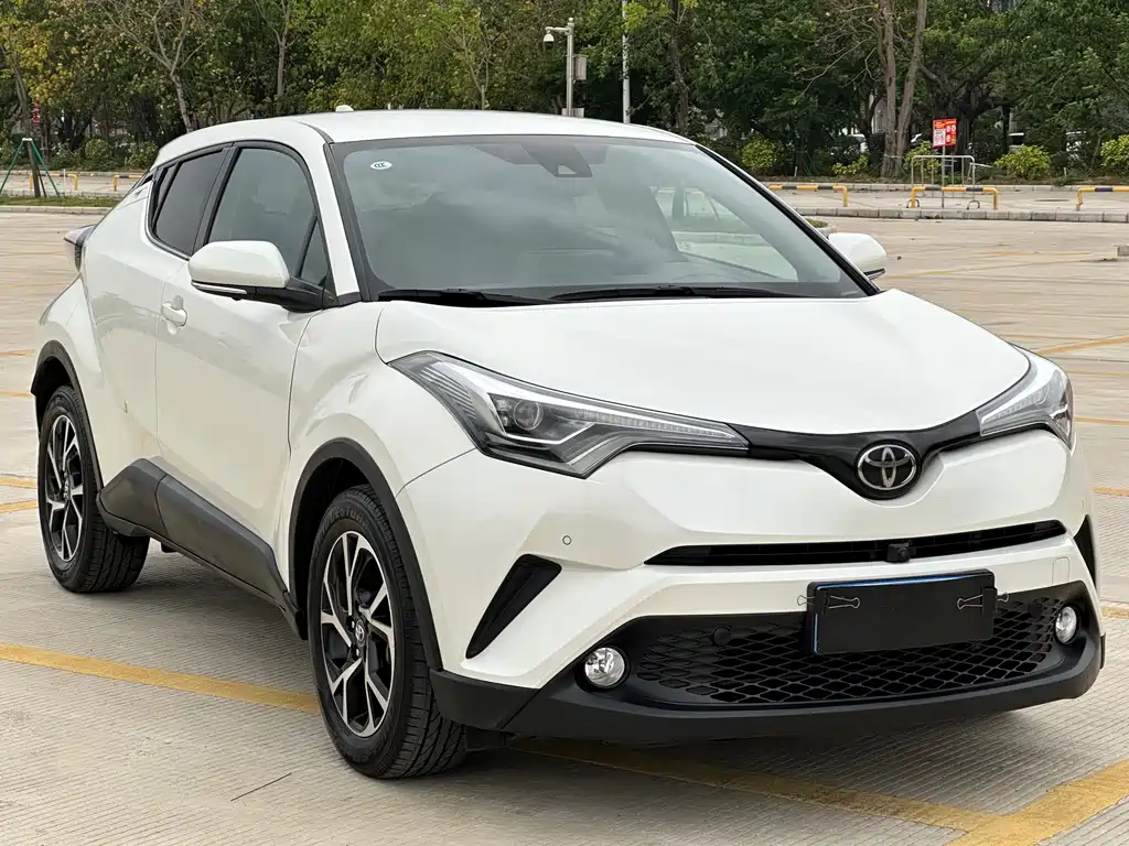 Toyota C-HR 2018 — фото 3