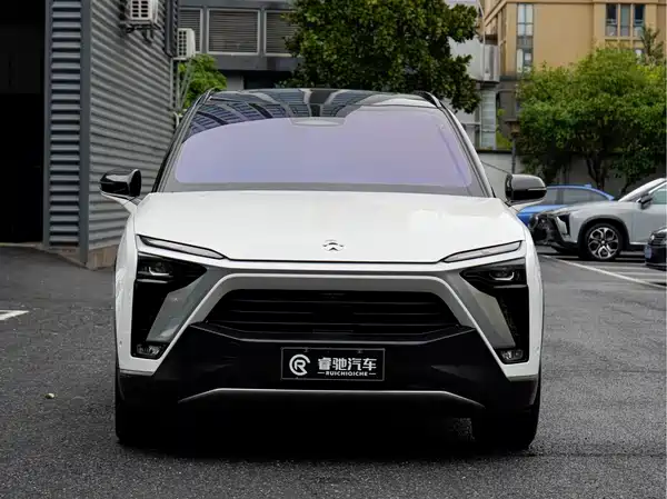 NIO ES8 2021