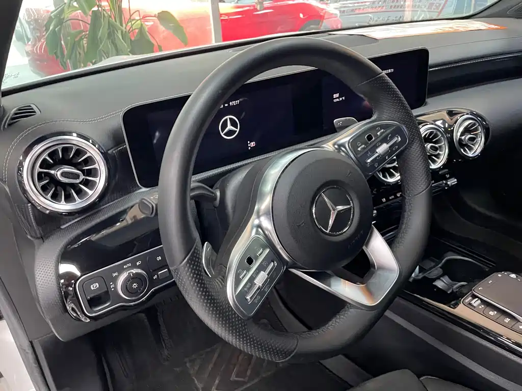 Mercedes-Benz A-Class 2020 — фото 13