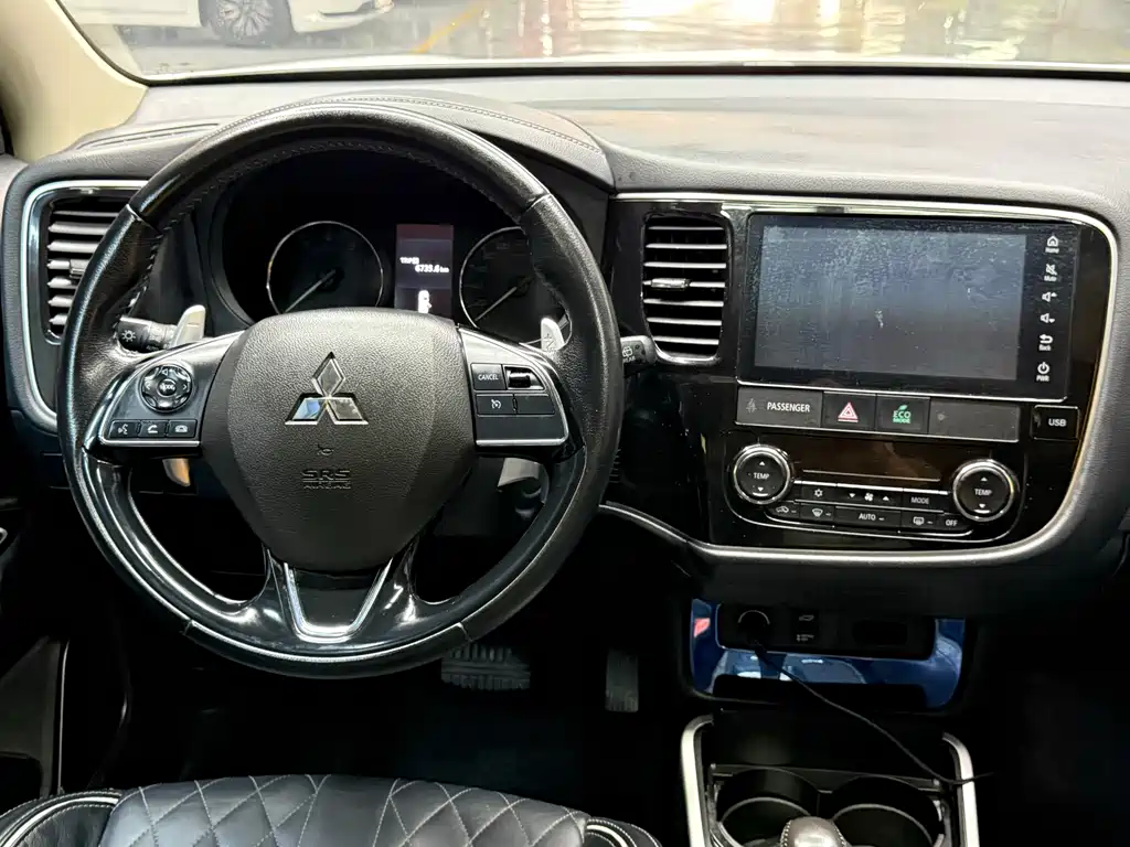 Mitsubishi Outlander 2020 — фото 17
