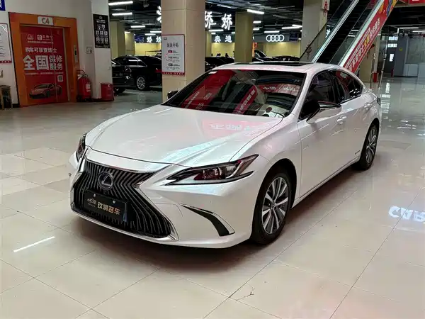 Lexus ES 2018