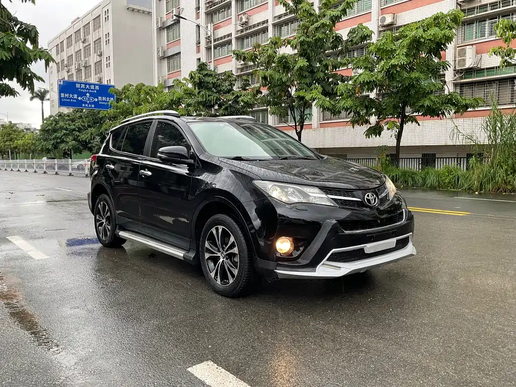 Toyota RAV4 2015 — фото 2