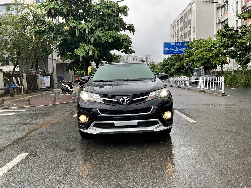 Toyota RAV4 2015 — фото 3