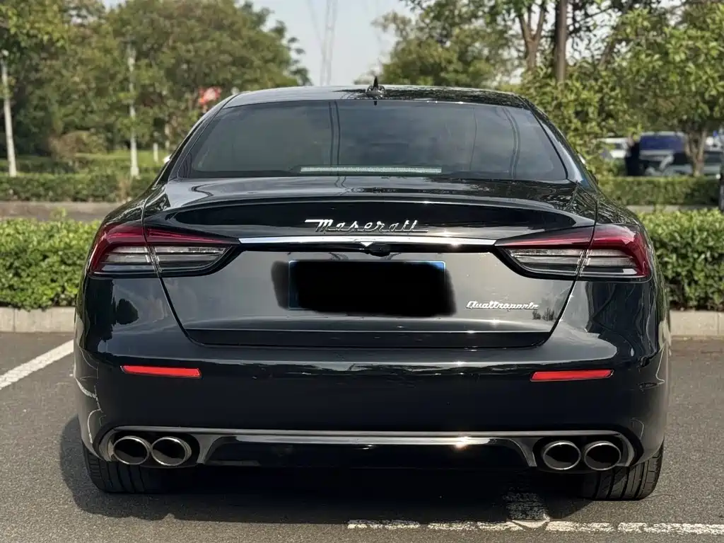 Maserati Quattroporte 2017 — фото 17