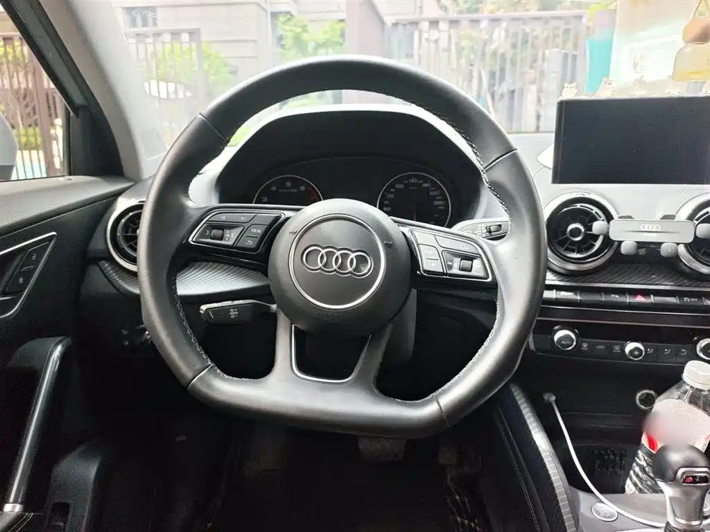 Audi Q2L 2023 — фото 11