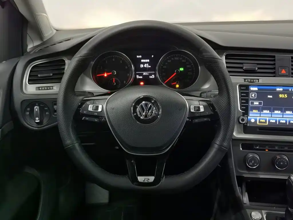 Volkswagen Golf 2017 — фото 11