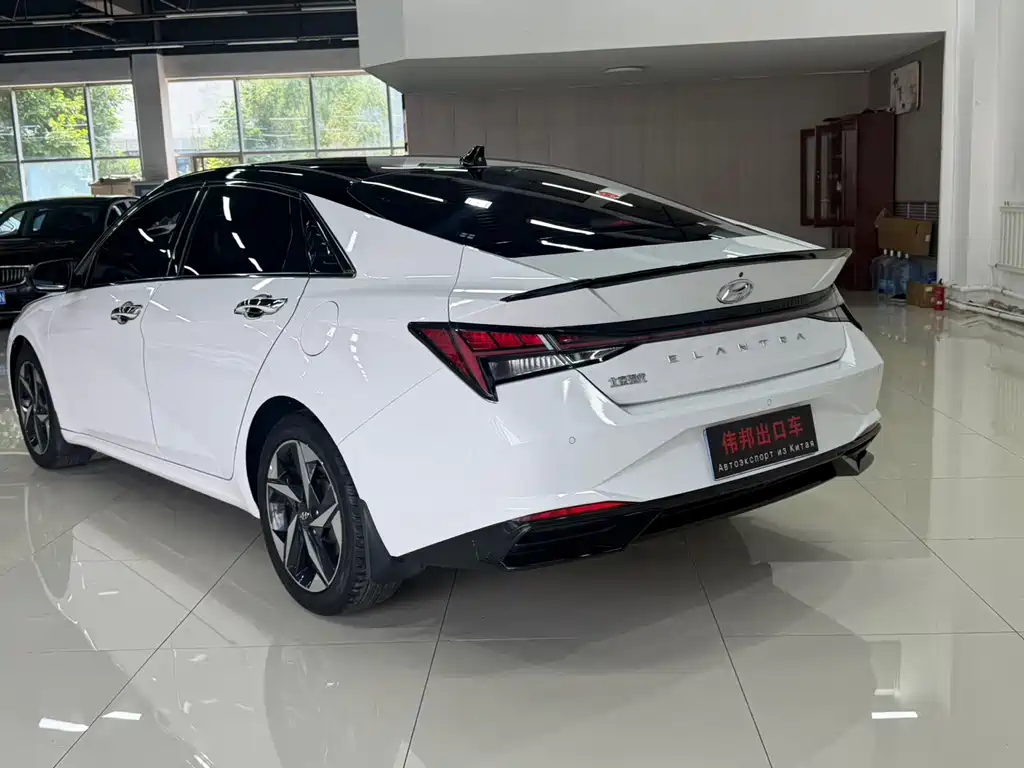 Hyundai Elantra 2023
