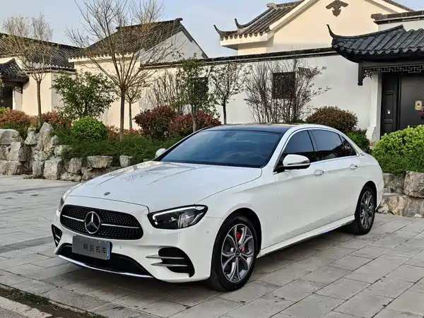 Mercedes-Benz E-Class 2022