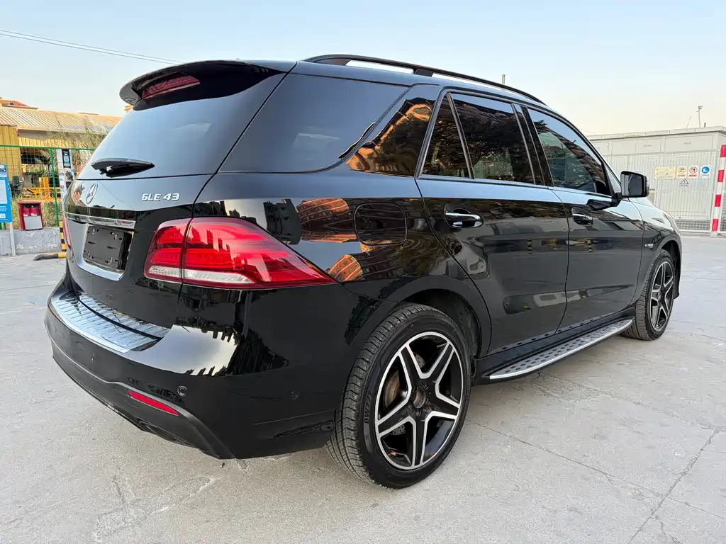 Mercedes-Benz GLE AMG 2018 — фото 11