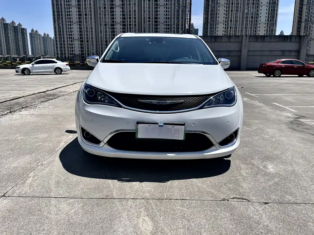 Chrysler Grand Voyager PHEV 2025 — фото 3