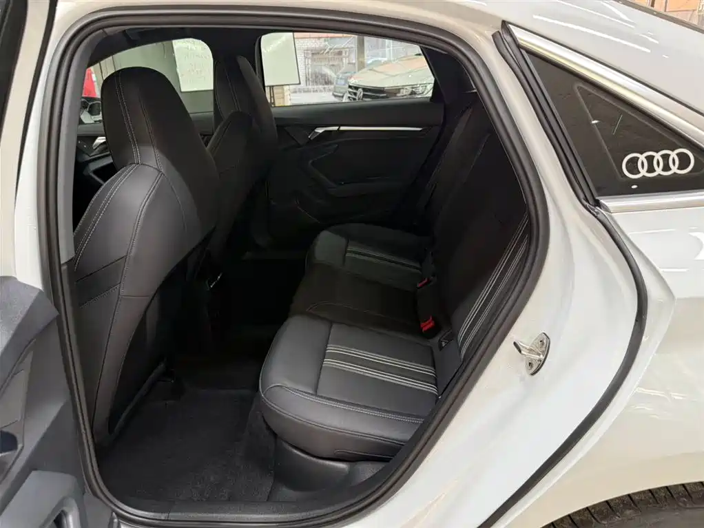 Audi A3 2023 — фото 18
