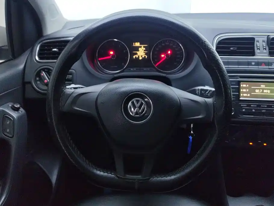 Volkswagen Polo 2015 — фото 15