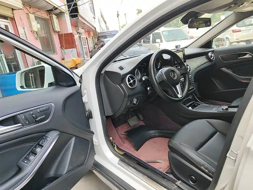 Mercedes-Benz GLA 2015 — фото 16