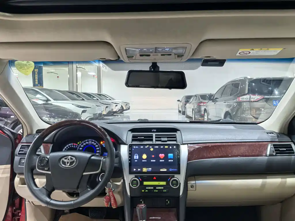 Toyota Camry 2014 — фото 15