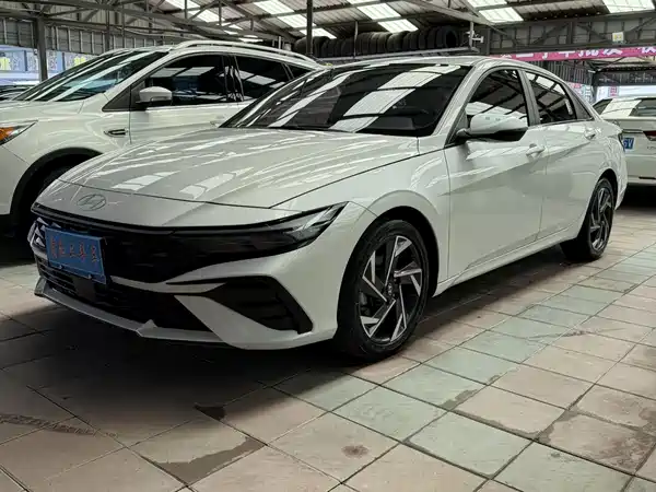 Hyundai Elantra 2023
