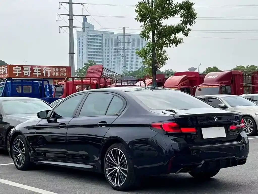 BMW 5 Series 2021 — фото 14