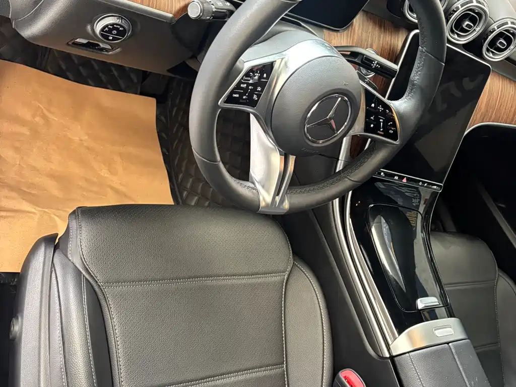 Mercedes-Benz C-Class 2023 — фото 4