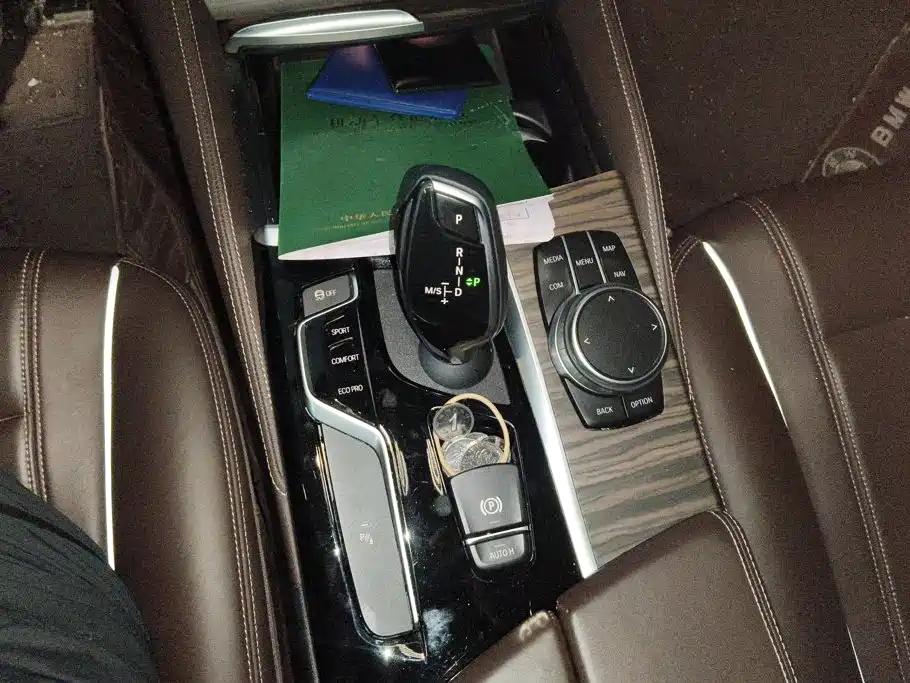 BMW 5 Series 2020 — фото 16